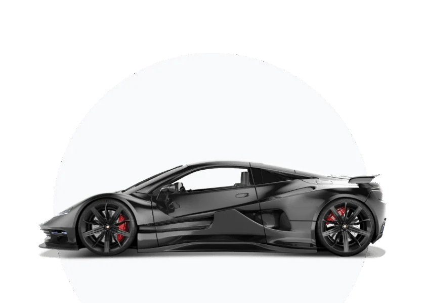 Schwarzer Supersportwagen mit aerodynamischem Design und roten Bremssätteln in seitlicher Profilansicht vor hellem Hintergrund.